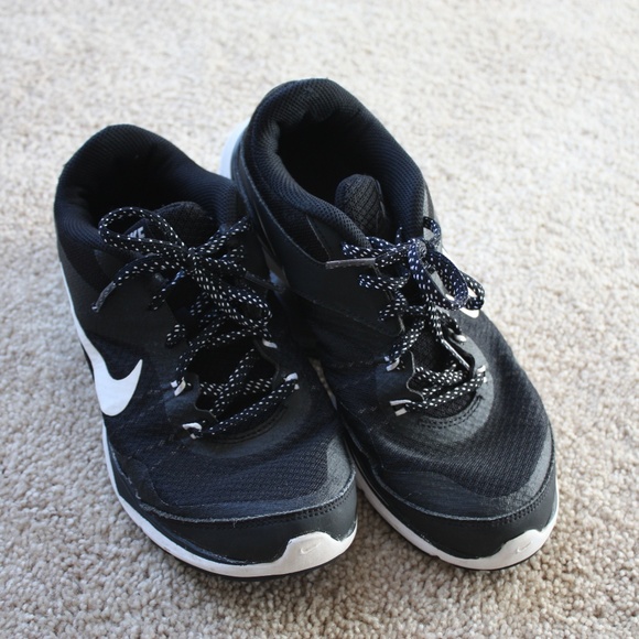 Zapatos Nike Training Flex Tr5 Mujeres 7 NegroBlanco Poshmark Zapatos Nike Nike Zapatos Training Flex Tr5 Mujeres 7 NegroBlanco Poshmark cd5784